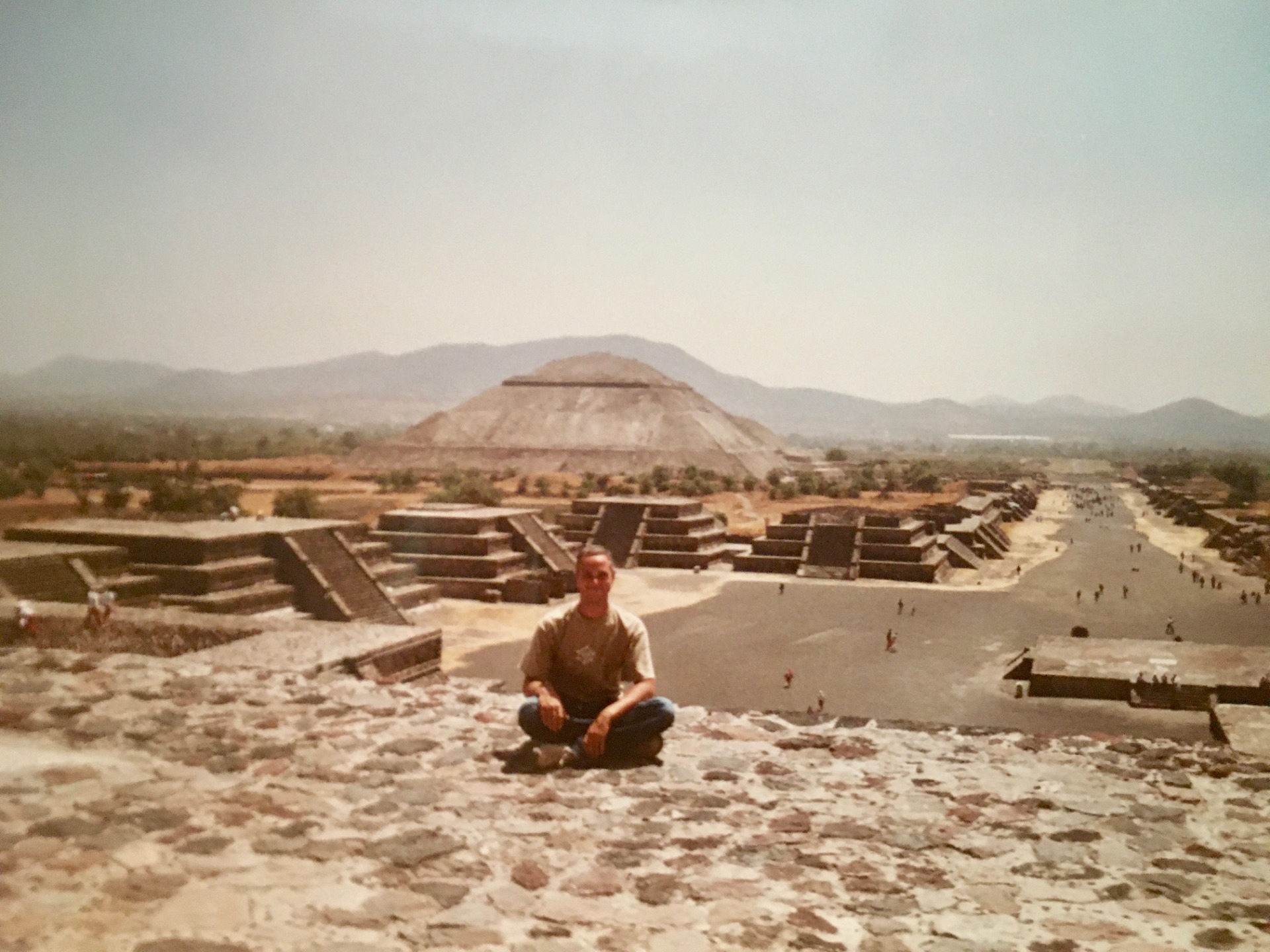 © Sur la Pyramide du Soleil • Teotihuacan
